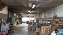 Interior del pabellón industrial en venta en Lezo con amplia superficie.