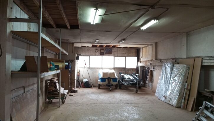 Interior del pabellón industrial en venta en Lezo