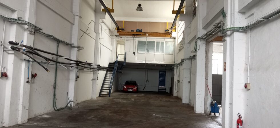 pabellón industrial con oficina en Bergara