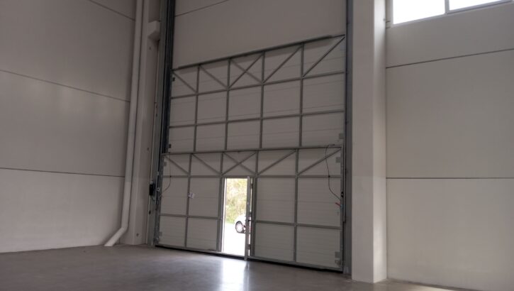 Puerta interior de acceso del pabellón industrial en alquiler en Oiartzun