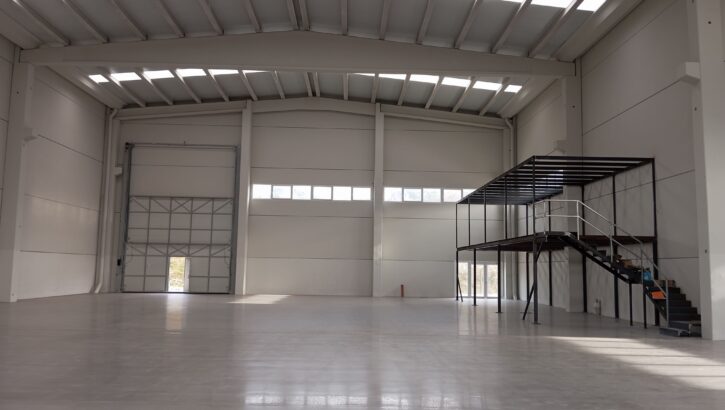 Vista general del interior del pabellón industrial en alquiler en Oiartzun
